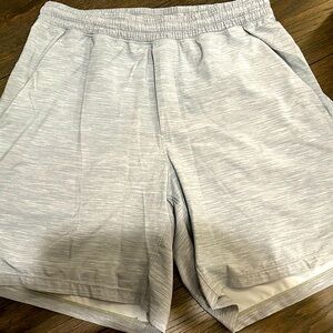 Lululemon men’s medium classic gray shorts.